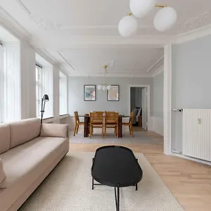 Apartment Spacious Tivoli Gardens W 3 Bedrooms, Copenhagen